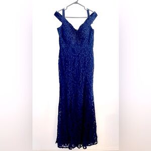 Fashion Nova - Lace Maxi Dress - Navy Blue - L